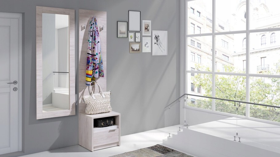 Стильные зеркала в прихожую