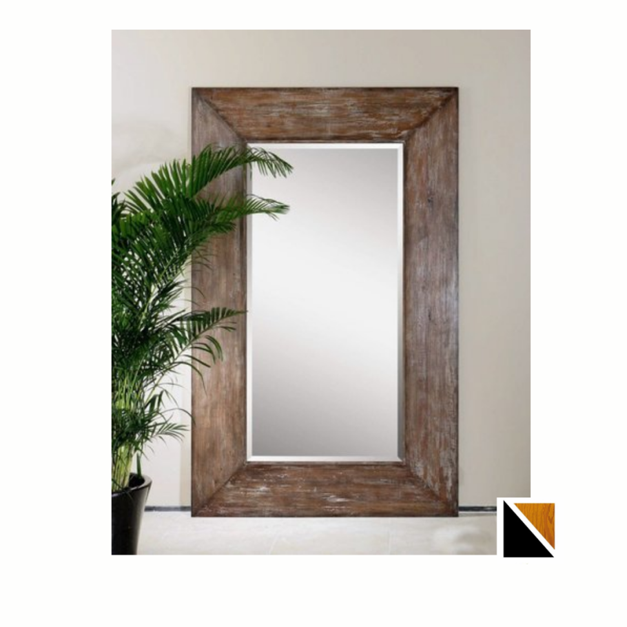 Зеркало в деревянной оправе