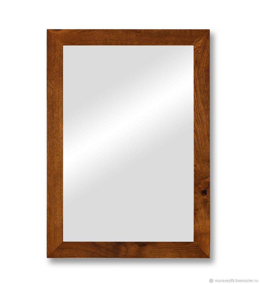 Прямоугольное зеркало в деревянной раме