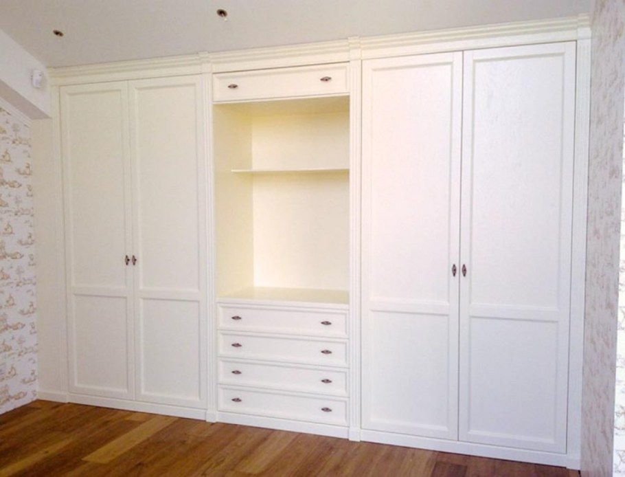 Встроенные распашные шкафы