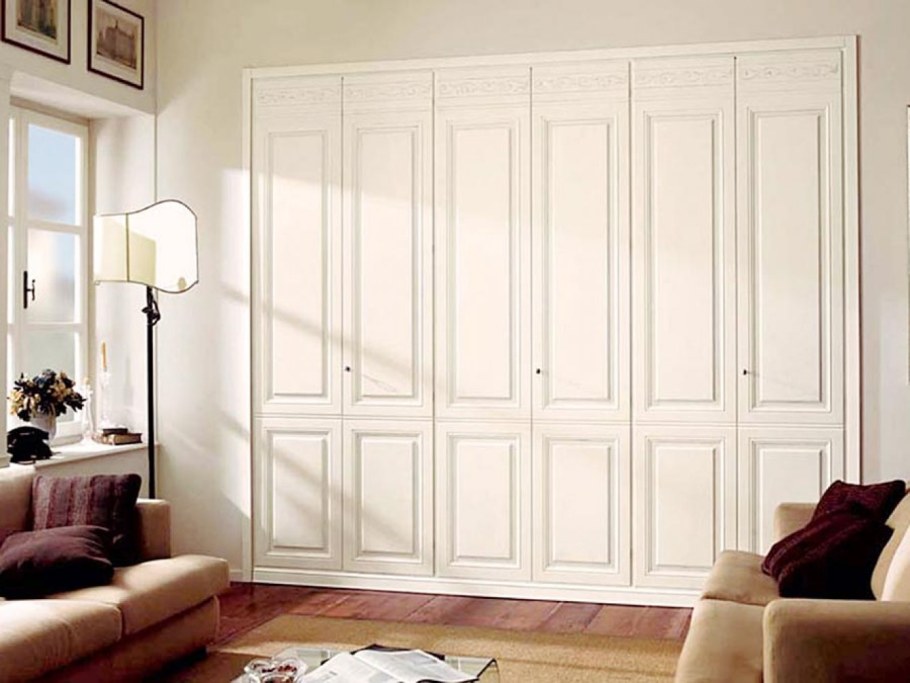 Встроенные шкафы с распашными дверями