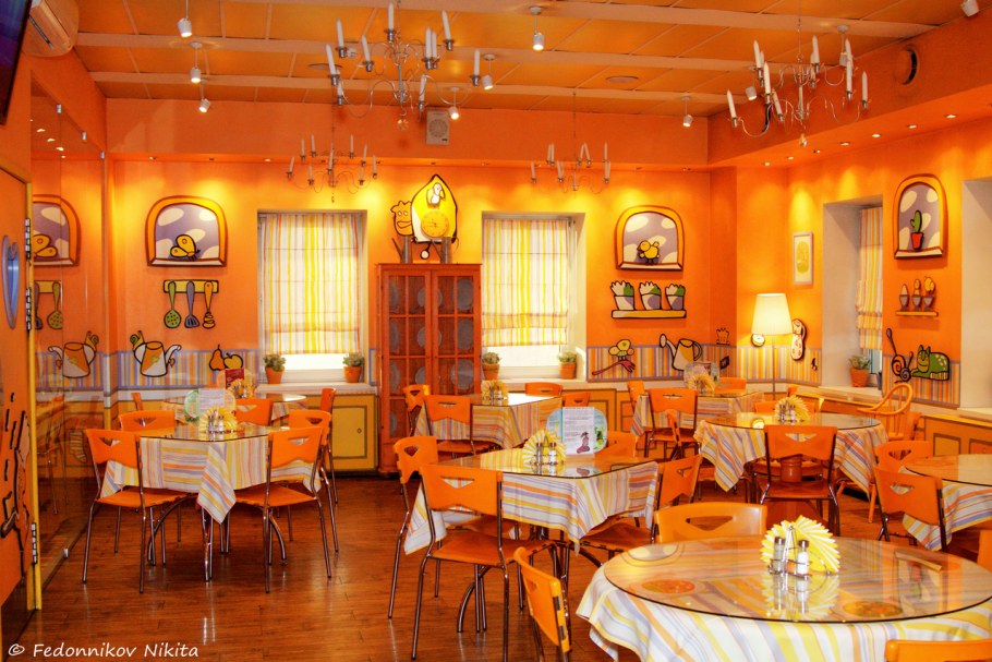 Кафе в оранжевых тонах