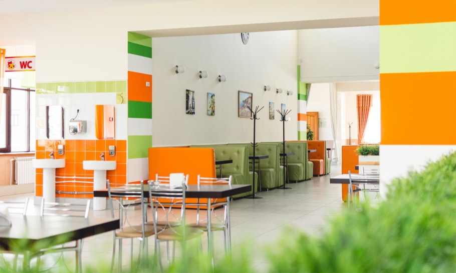 Кафе в оранжевых тонах