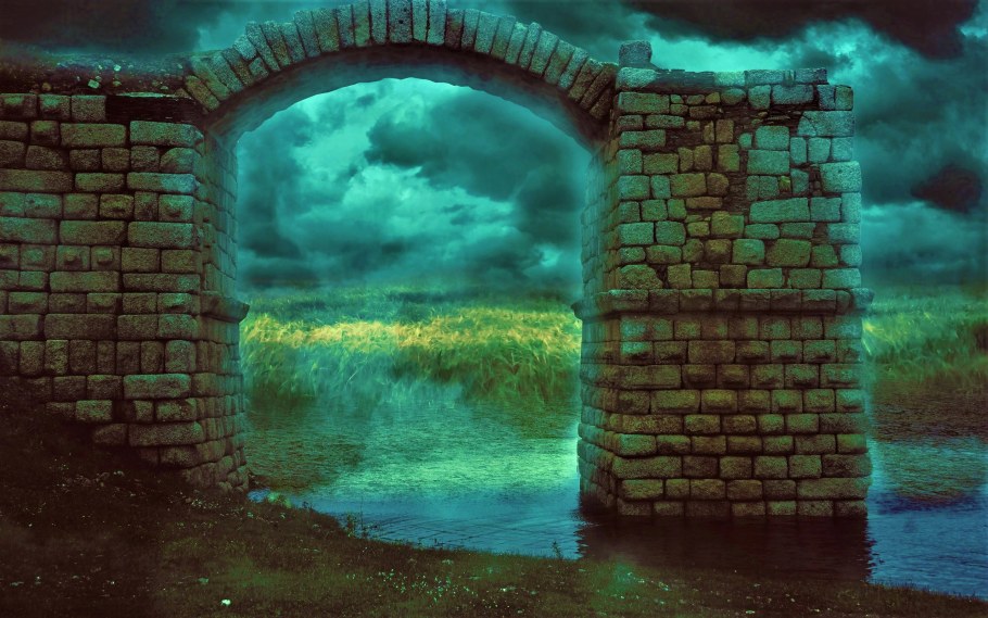 Разрушенная каменная арка
