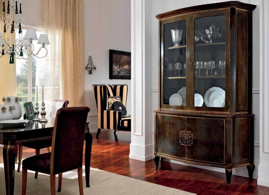 Шкаф для посуды в гостиную