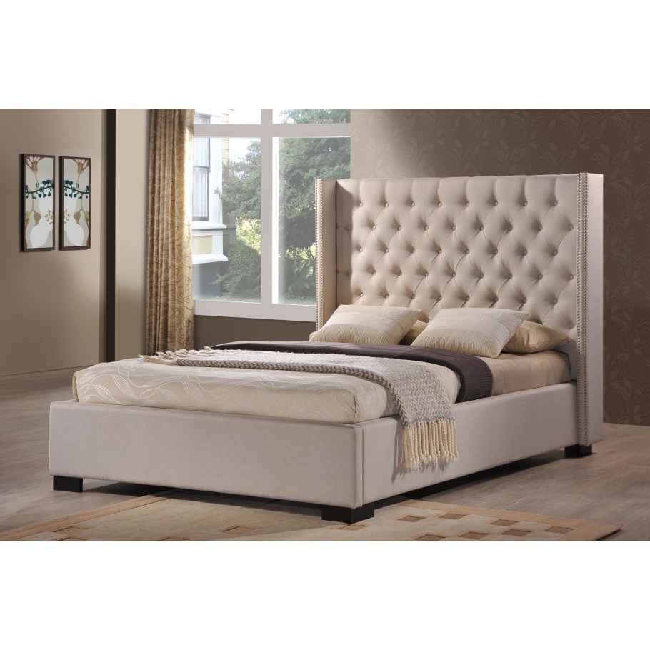 Кровать с мягкой обивкой