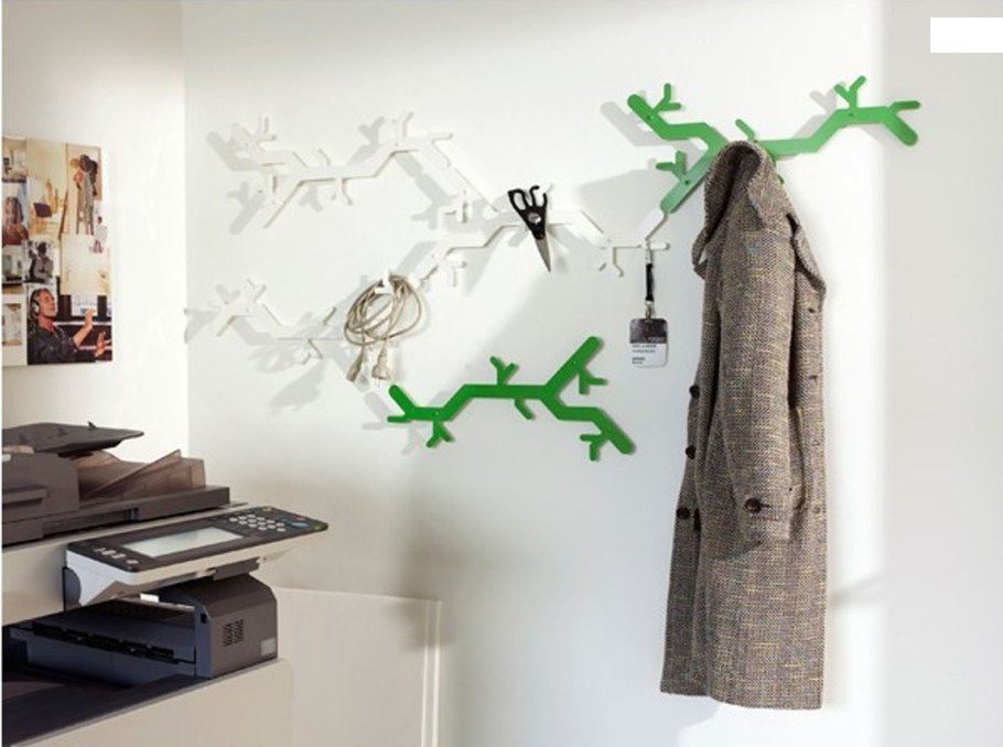 Настенная вешалка в прихожую дерево