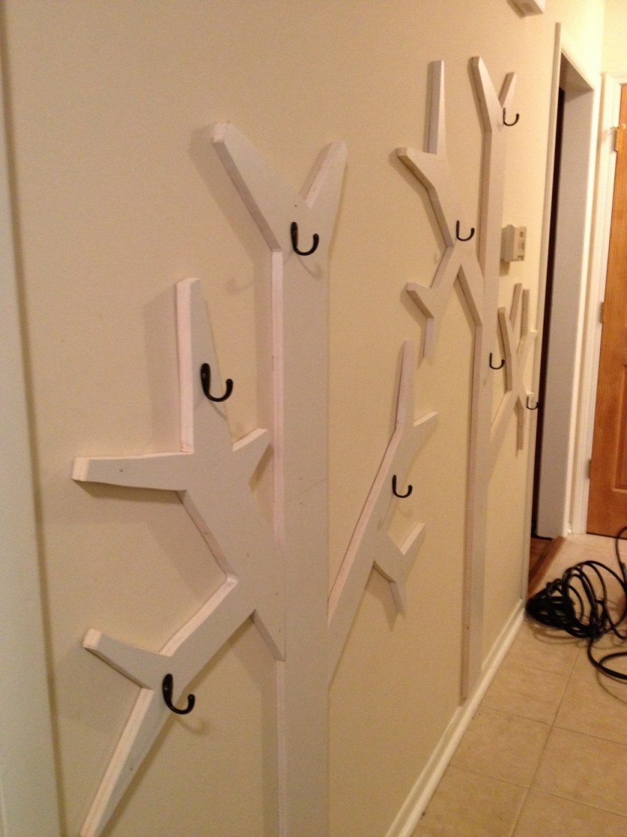 Настенная вешалка в прихожую дерево
