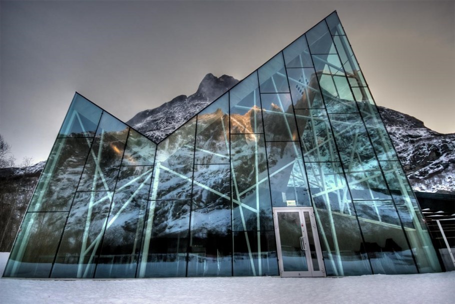 Ресторан стена тролля Норвегия