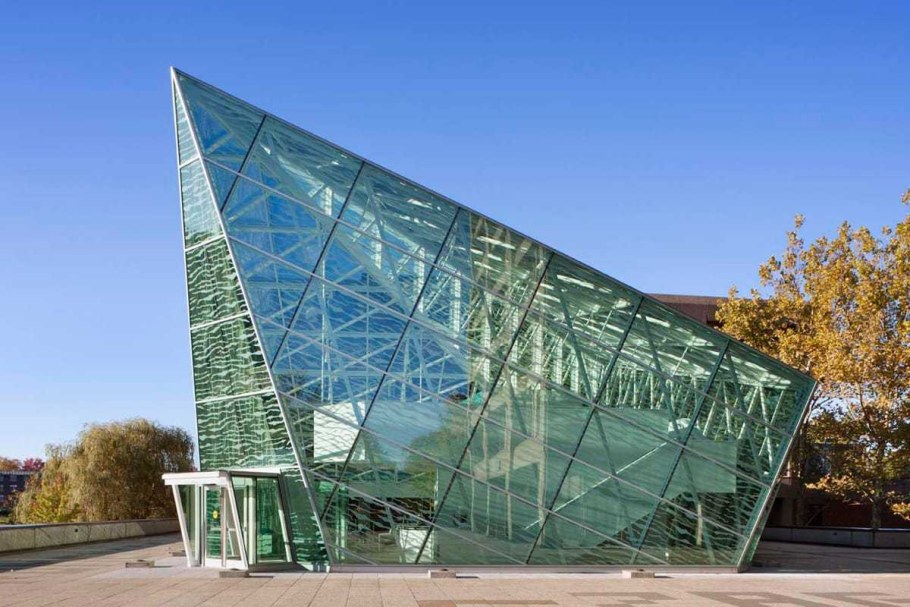 Стеклянные сооружения