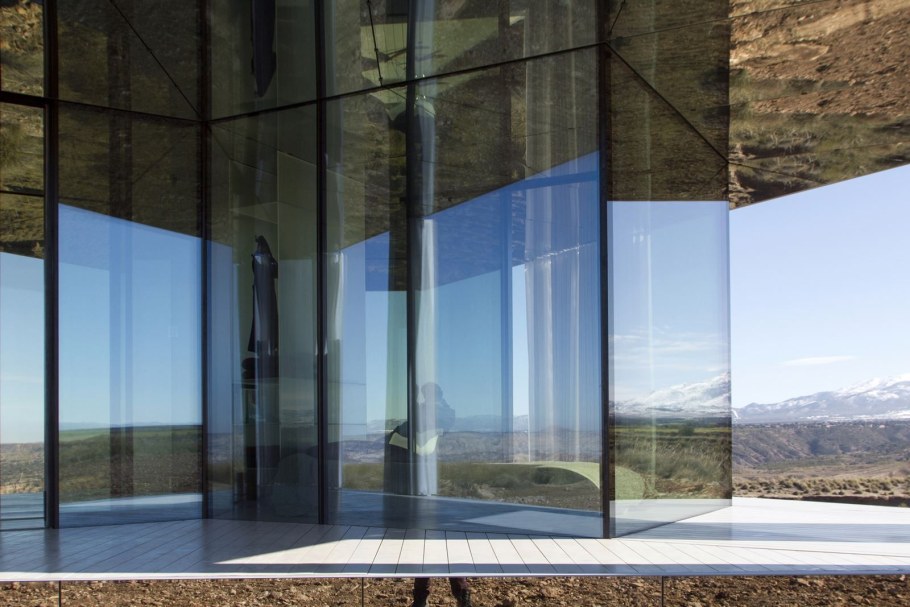 Тонированное стекло в архитектуре