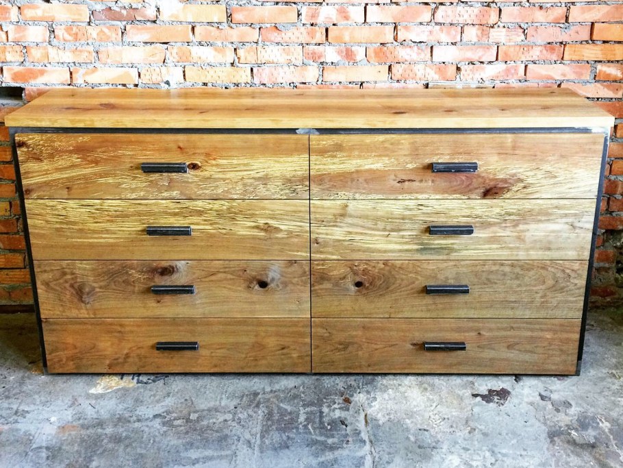 Комод из бревна