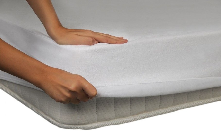 Наматрасник непромокаемый на резинке 160х200