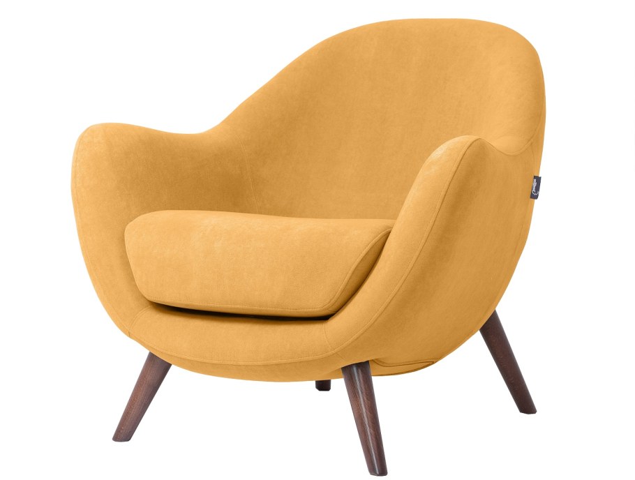 Кресло цвет охра с деревянными ручками