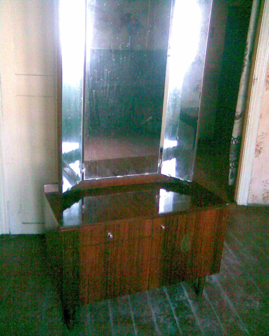 Трюмо советских времен