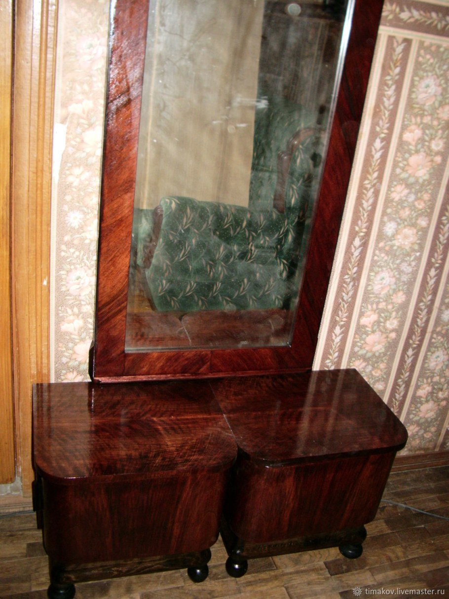 Трюмо старое