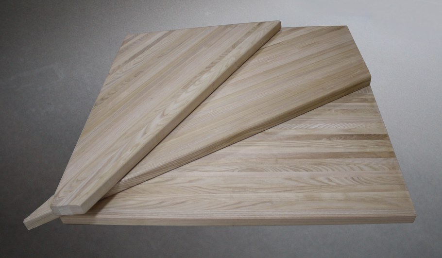 Ступень из ясеня цельноламельная