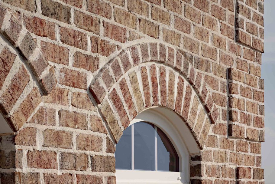 Арочные кирпичные окна