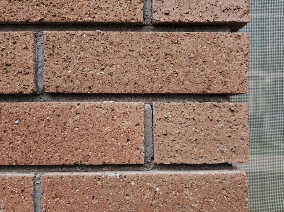 Кирпич по английски