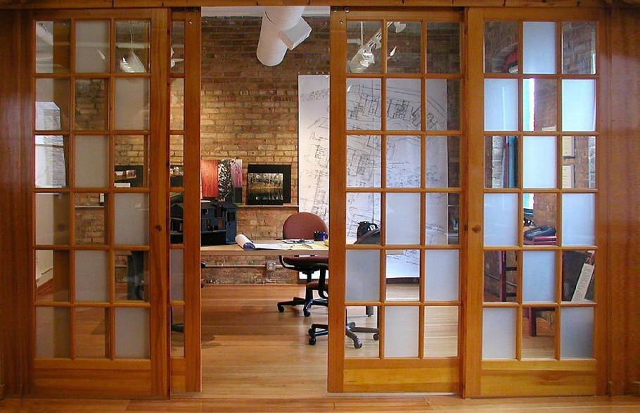 Перегородка остекленная деревянная