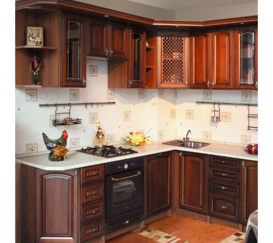 Угловые кухни из массива дерева