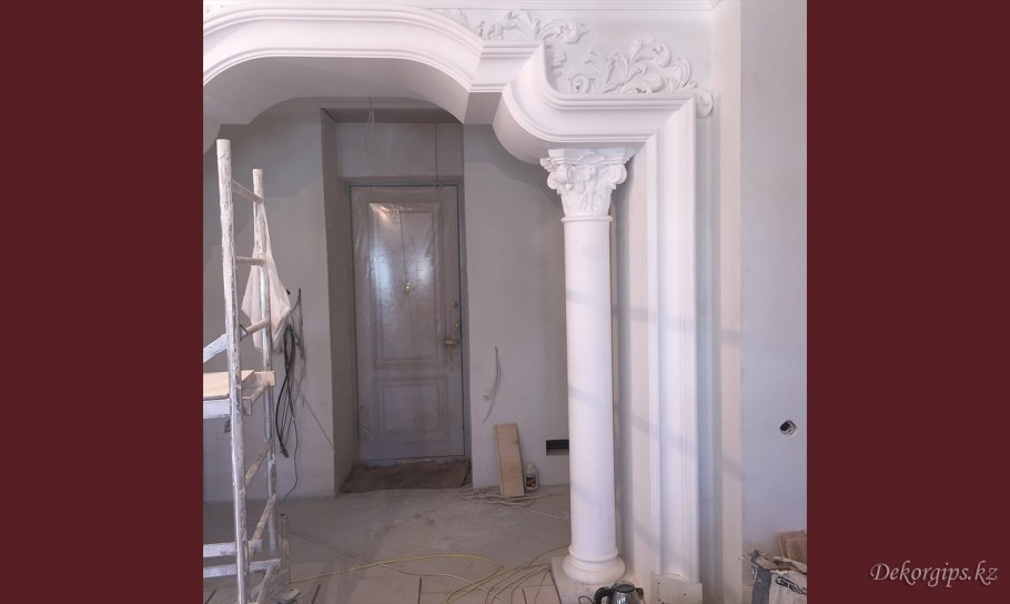 Арка с колоннами из гипса