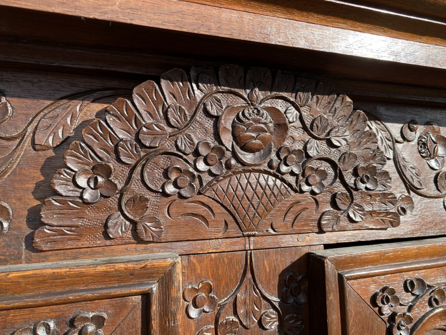 Нормандский свадебный шкаф