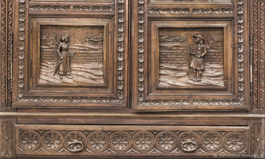 Резной шкаф