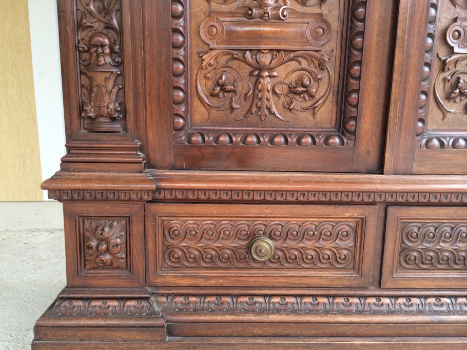 Антикварная мебель в стиле Ренессанс