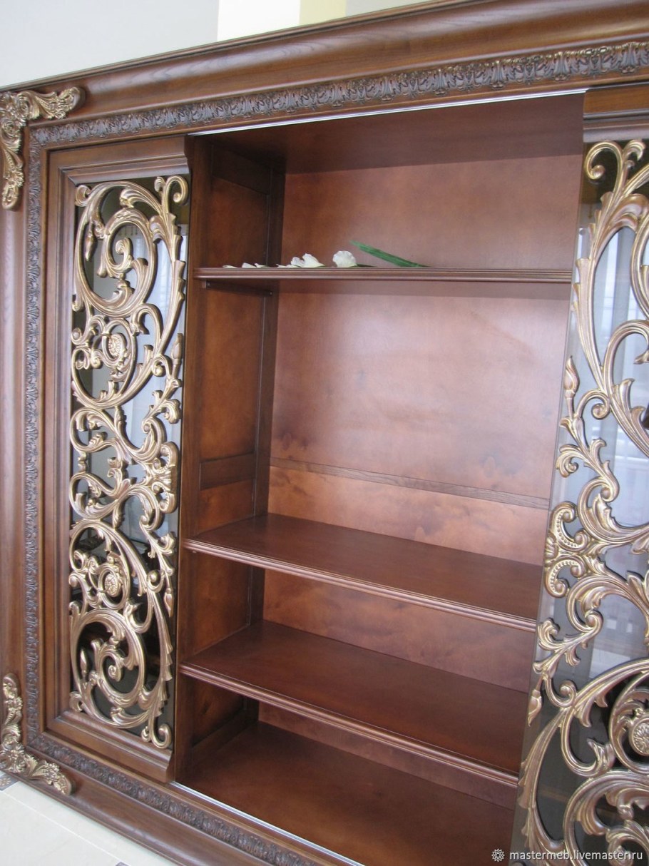 Резной шкаф купе