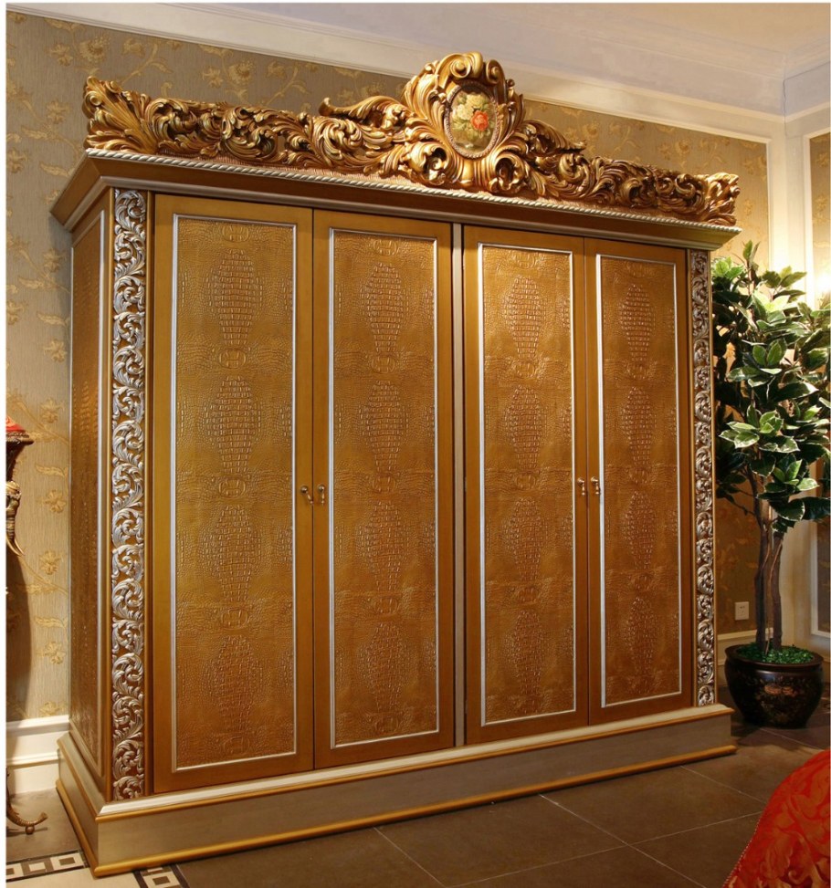 Шкаф с резными фасадами