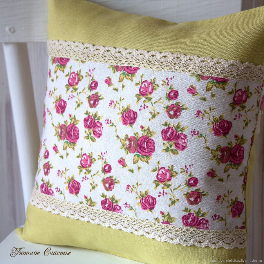 Подушки с кружевом