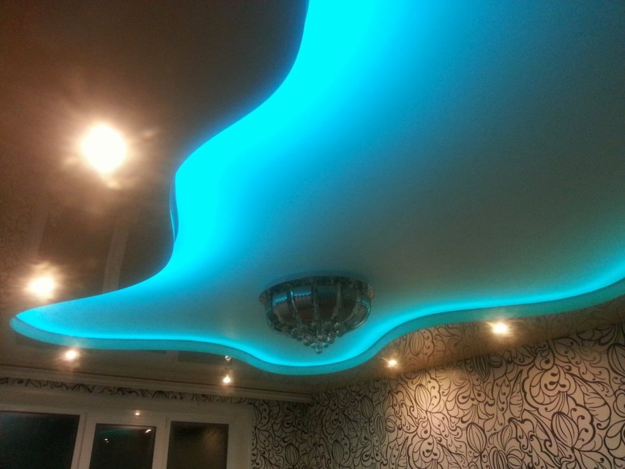 Двухуровневые натяжные потолки