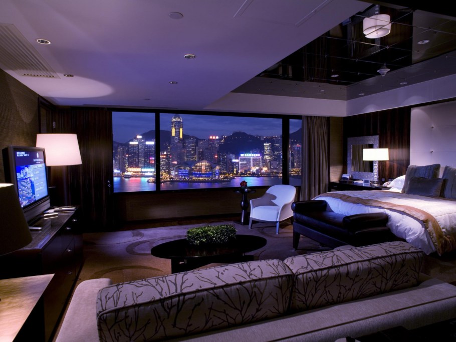 Огромная комната