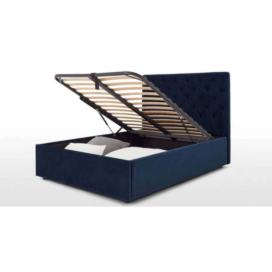 Кровать с мягким изголовьем геометрия