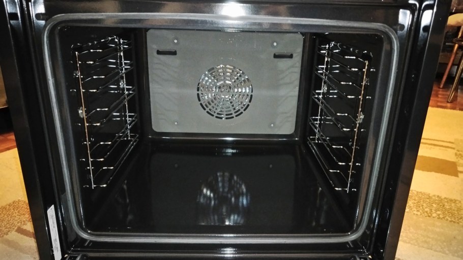 Духовой шкаф Bosch HBG 633bs1