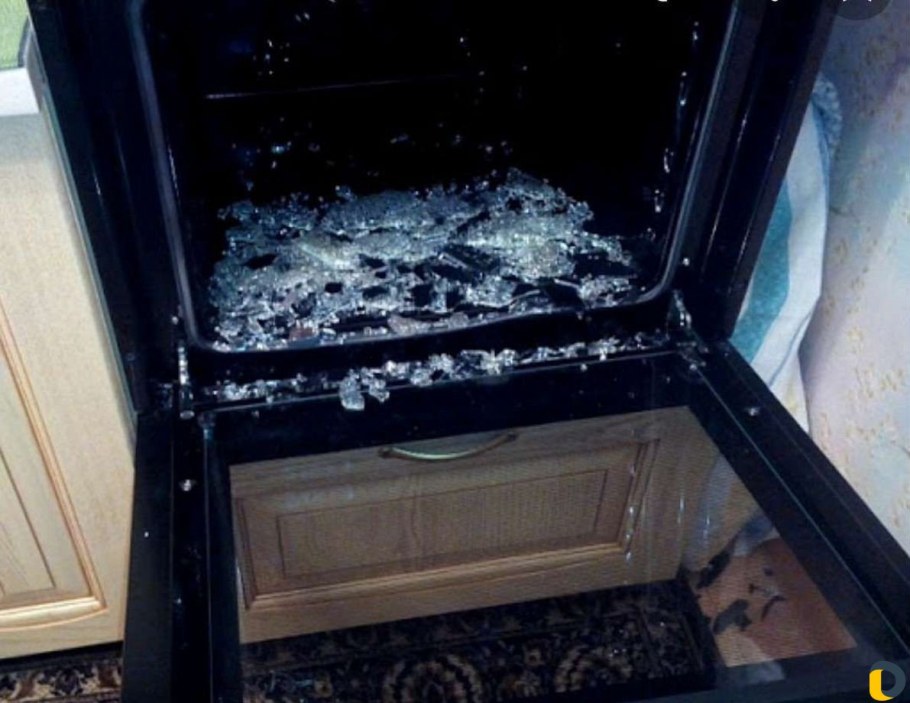 Разбитое стекло на духовке