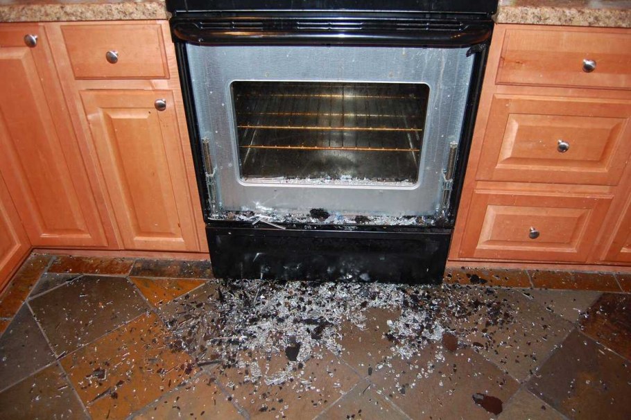 Разбитый духовой шкаф