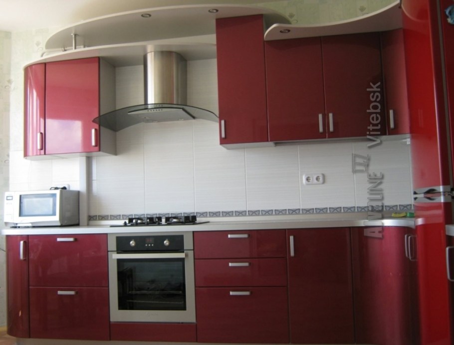 Бордовая угловая кухня маленькая