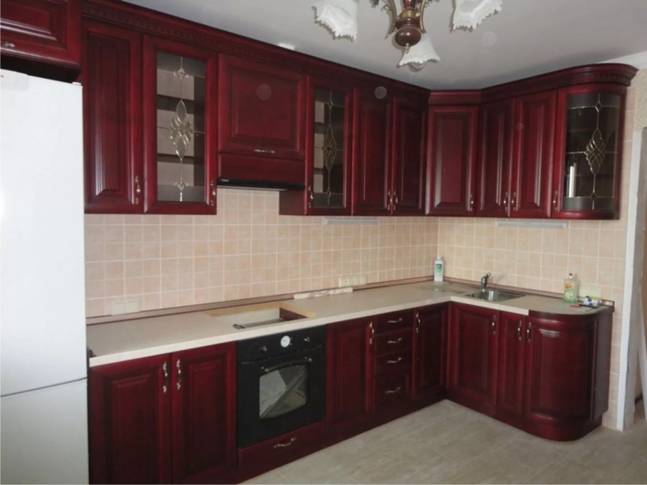 Кухонный гарнитур красное дерево