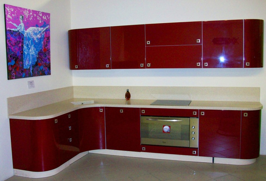 Бордовая кухня