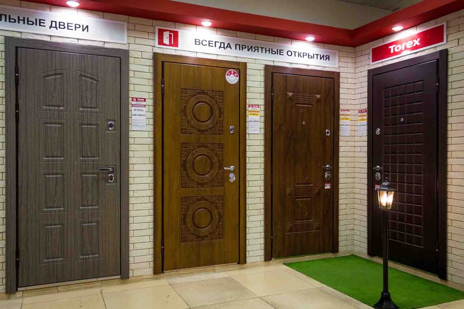 Входные двери в магазин