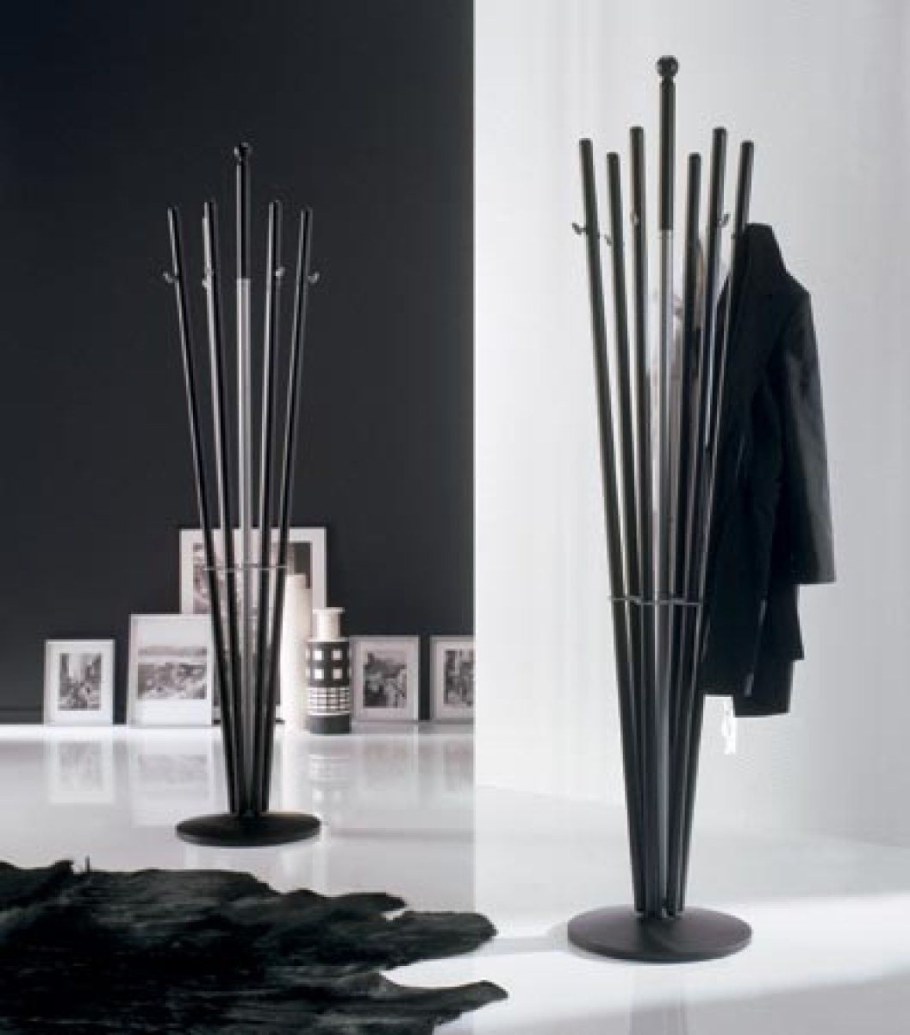 Вешалка в стиле хайтек