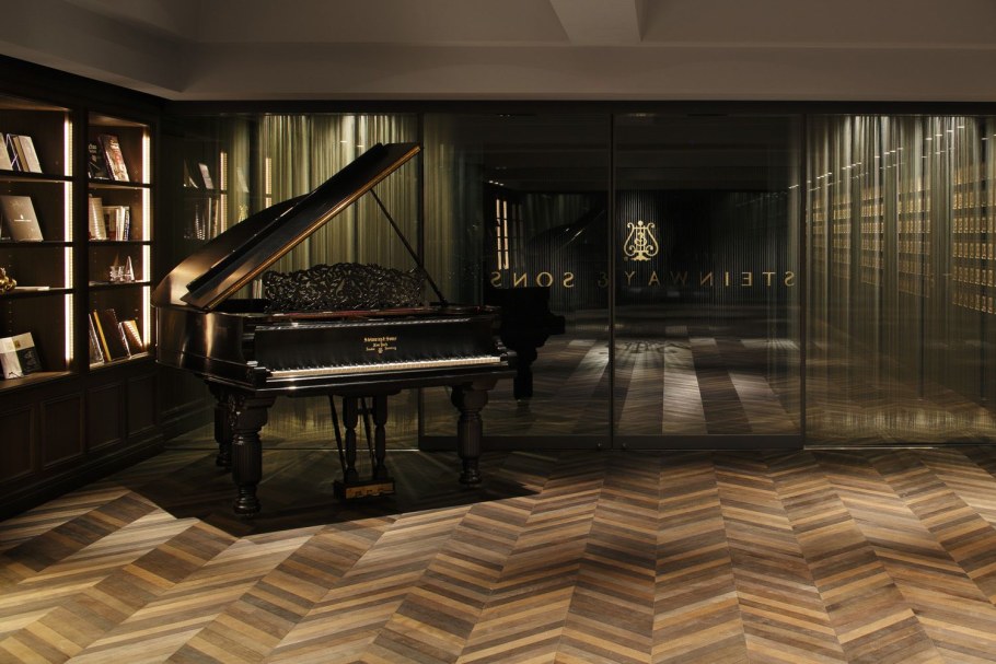 Рояль Steinway sons в зале