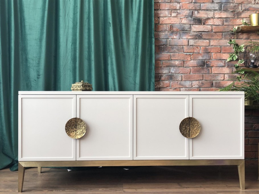 Комод на металлических ножках