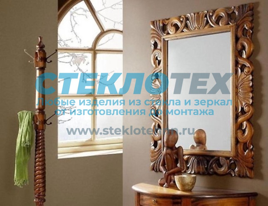 Зеркало с деревянной рамой