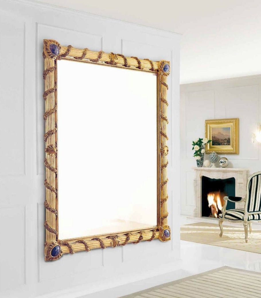 Зеркало в позолоченной раме
