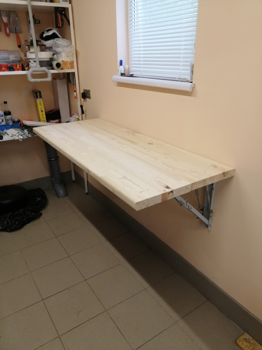 Откидной верстак в гараж