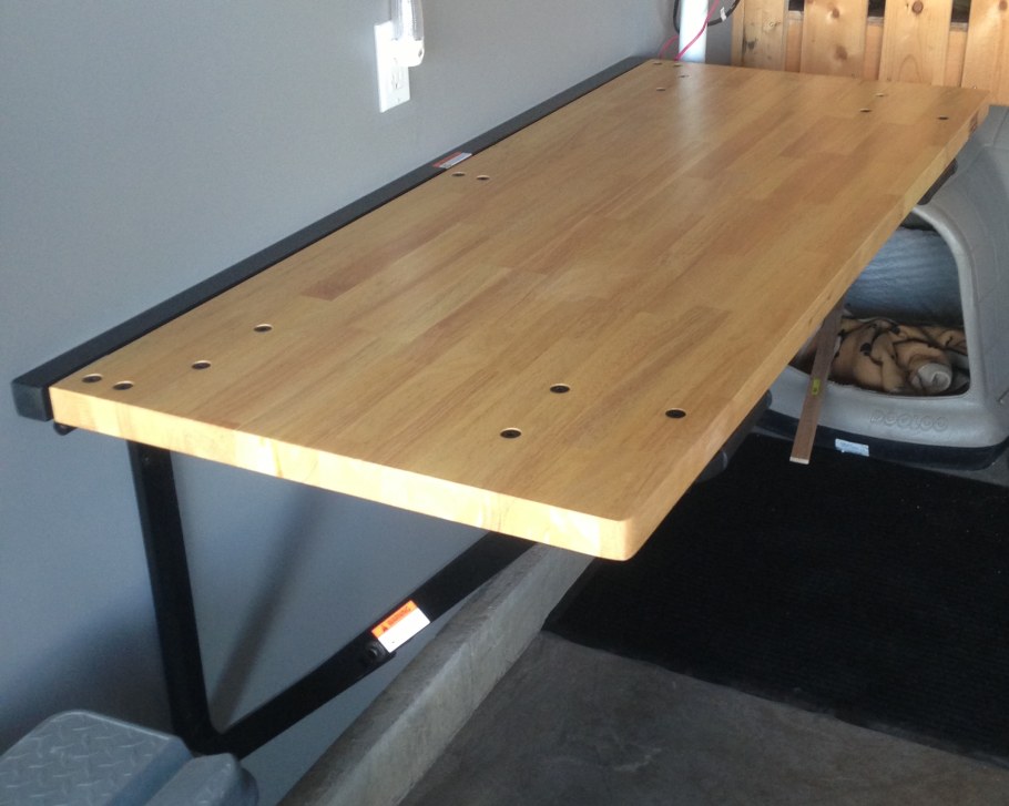 Складной стол в гараж