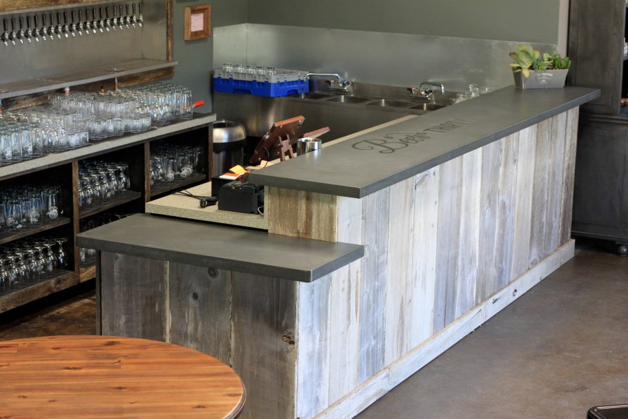 Барная стойка из ламината